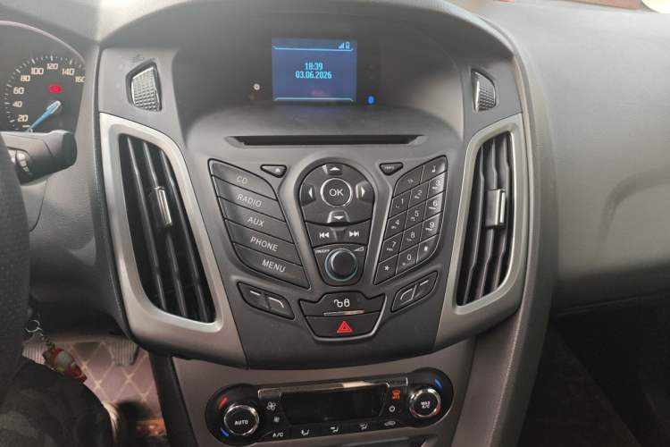 Used Ford Focus 2012 Sedan 1.6L Manual Fashion Edition Audio And AC Panel