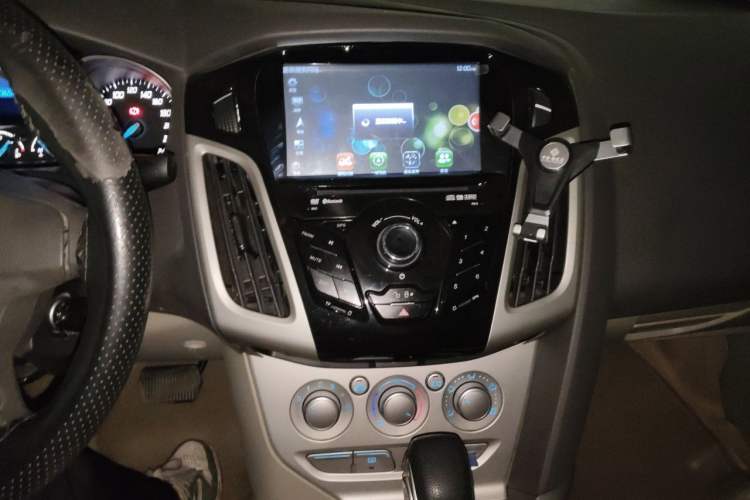 Used Ford Focus 2012 Sedan 1.6L Automatic Comfort Model Audio And AC Panel