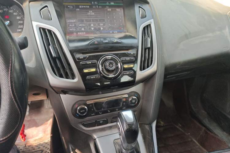 Used Ford Focus 2012 Sedan 1.6L Automatic Fashion Edition Audio And AC Panel