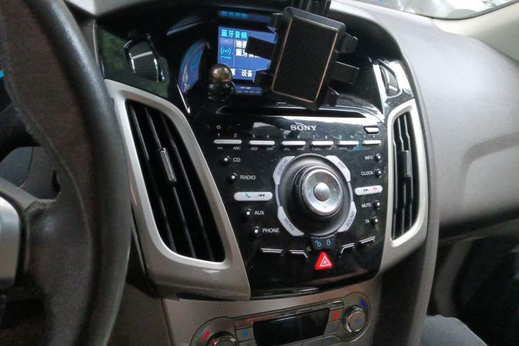 Used Ford Focus 2012 Sedan 2.0L Automatic Flagship Model Audio And AC Panel