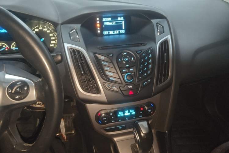 Used Ford Focus 2012 Sedan 1.6L Automatic Fashion Edition Audio And AC Panel