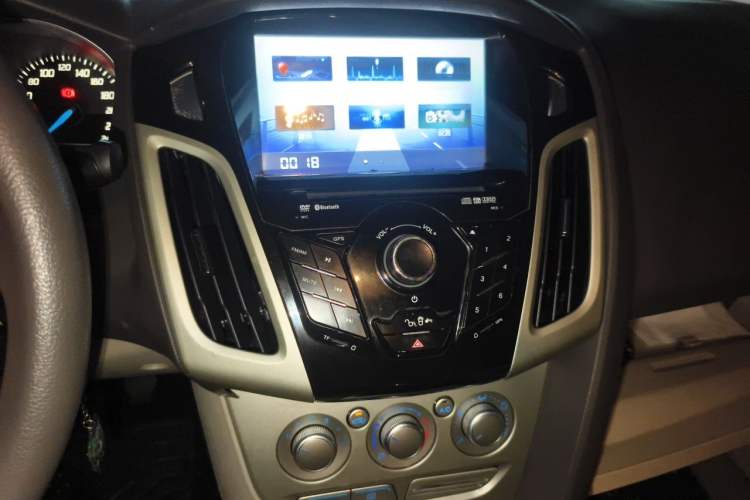 Used Ford Focus 2012 Sedan 1.6L Manual Comfort Model Audio And AC Panel