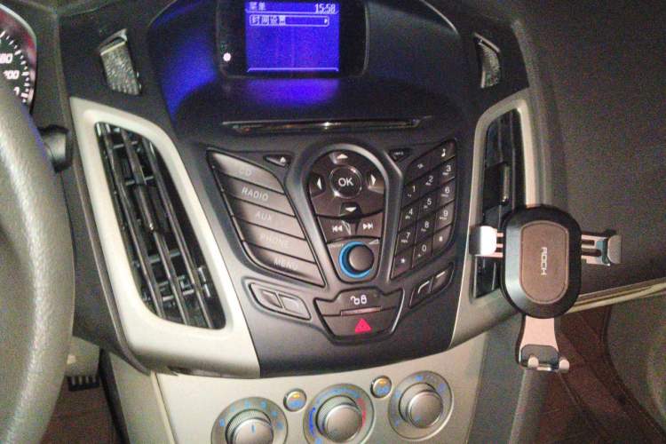 Used Ford Focus 2012 Sedan 1.6L Manual Comfort Model Audio And AC Panel