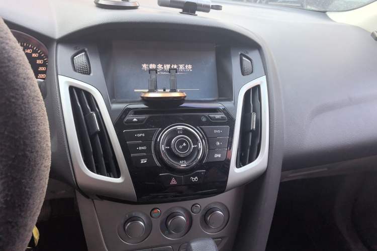 Used Ford Focus 2012 Sedan 1.6L Automatic Comfort Model Audio And AC Panel