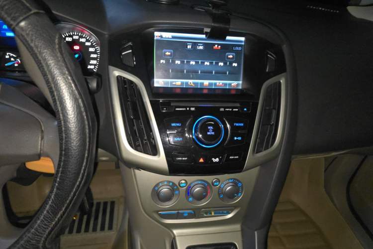 Used Ford Focus 2012 Sedan 1.6L Manual Comfort Model Audio And AC Panel
