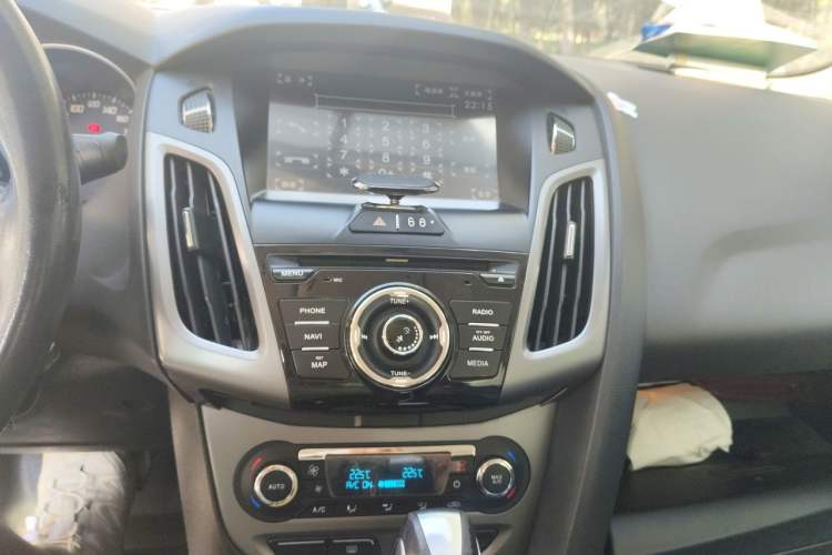 Used Ford Focus 2012 Sedan 1.6L Automatic Fashion Edition Audio And AC Panel
