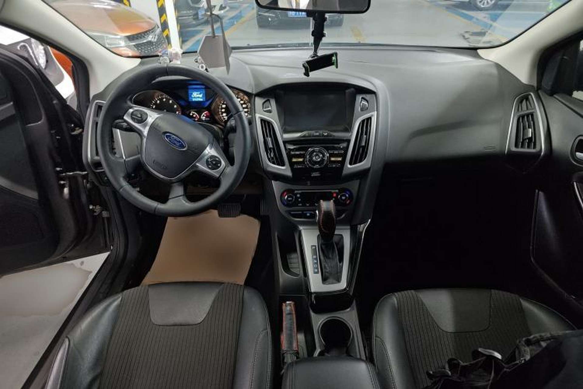 Used Ford Focus 2012 Sedan 1.6L Automatic Fashion Edition Center Console