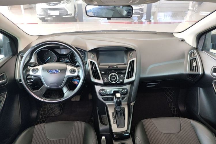 Used Ford Focus 2012 Sedan 1.6L Automatic Fashion Edition Center Console