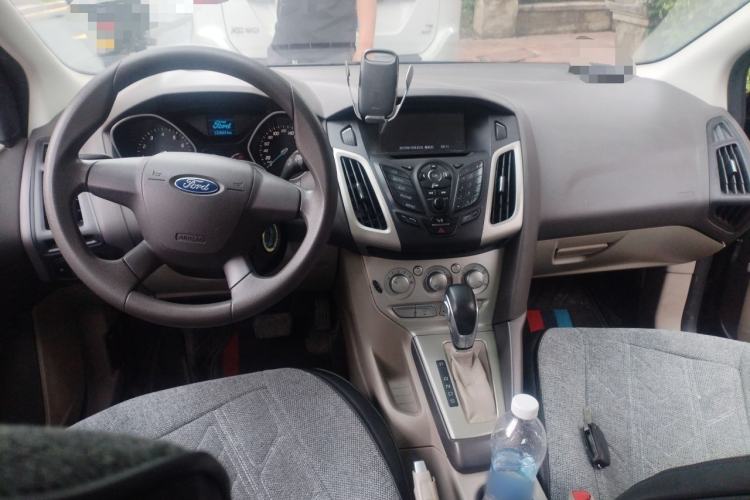 Used Ford Focus 2012 Sedan 1.6L Automatic Comfort Model Center Console