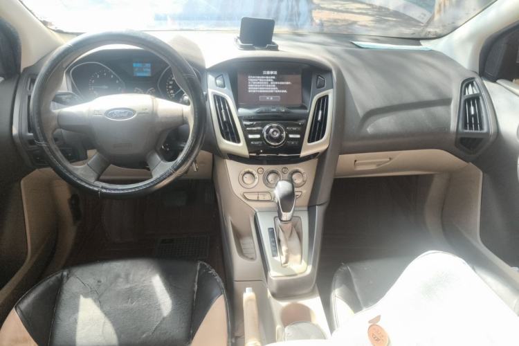 Used Ford Focus 2012 Sedan 1.6L Automatic Comfort Model Center Console