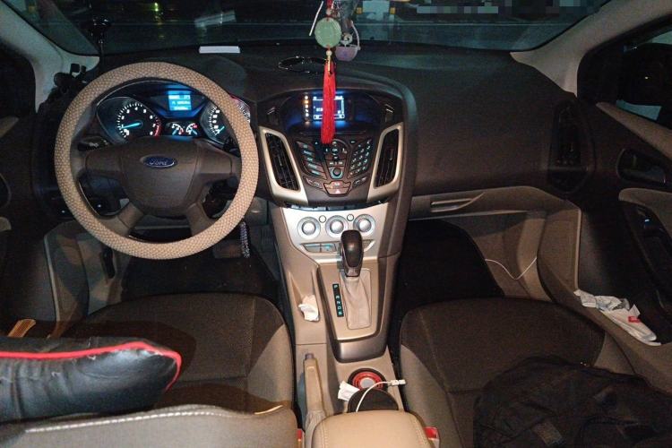 Used Ford Focus 2012 Sedan 1.6L Automatic Comfort Model Center Console