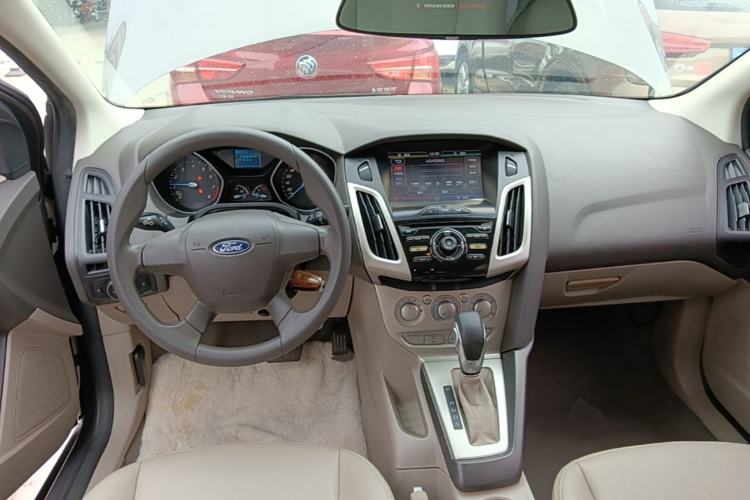 Used Ford Focus 2012 Sedan 1.6L Automatic Comfort Model Center Console