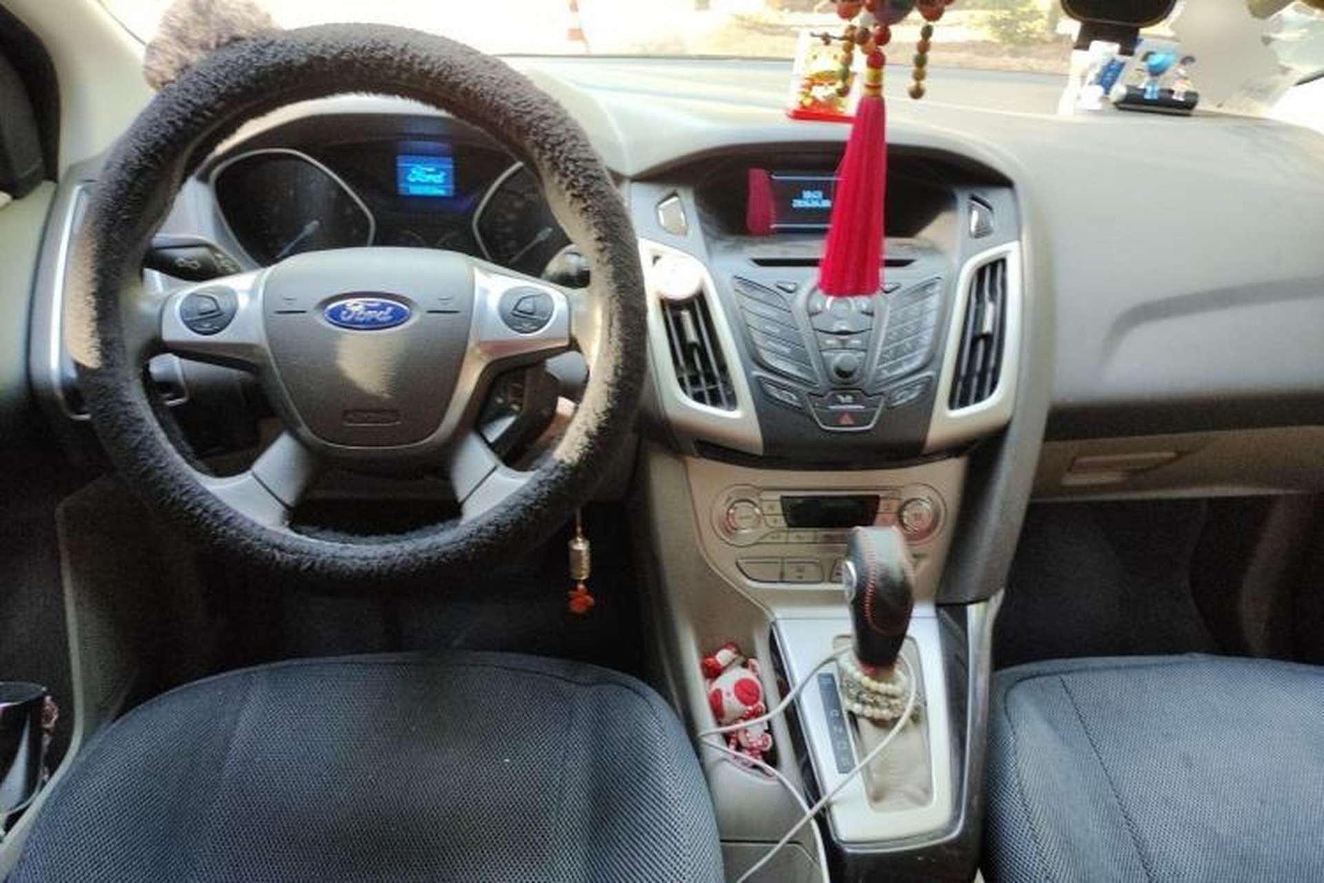 Used Ford Focus 2012 Sedan 1.6L Automatic Fashion Edition Center Console