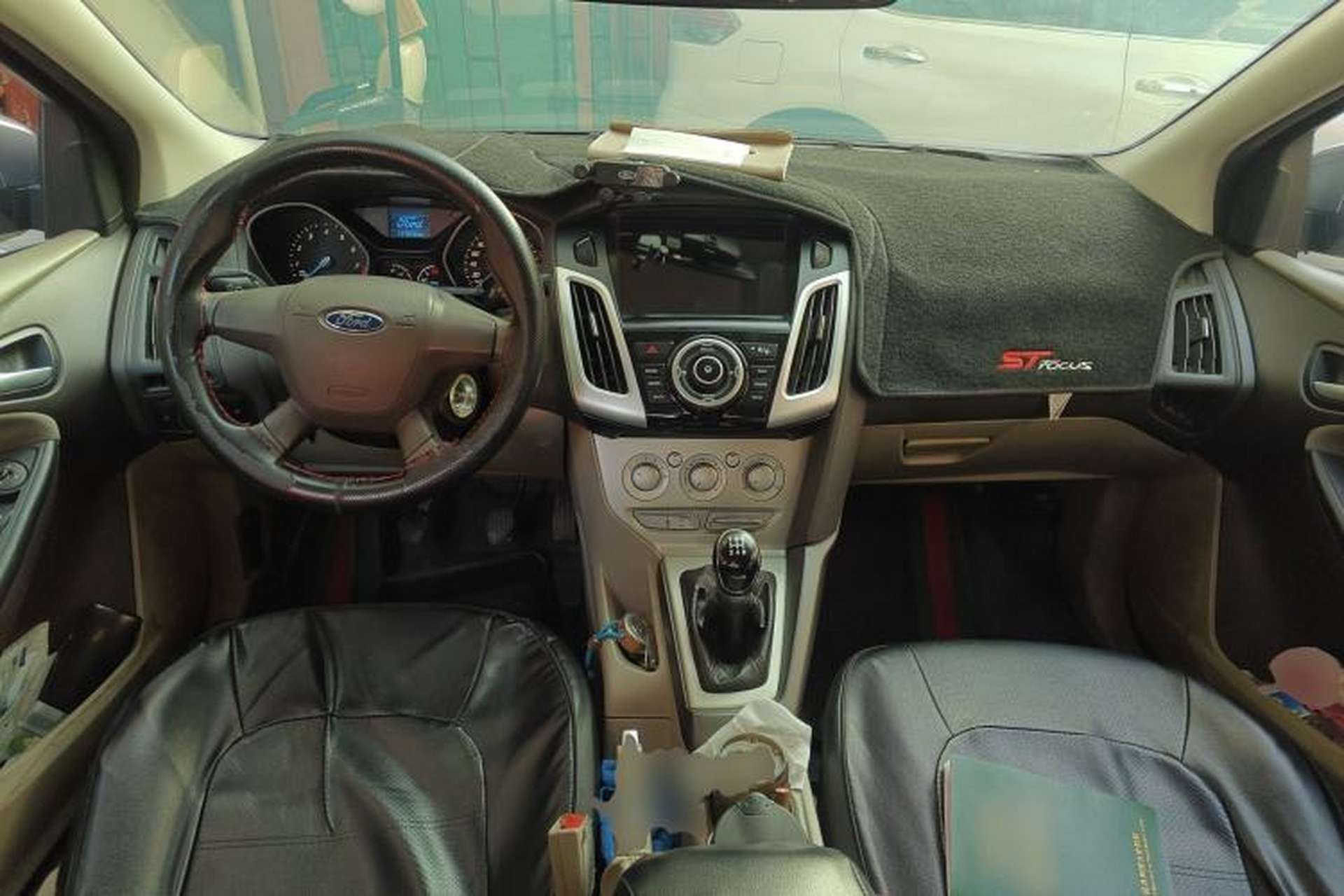 Used Ford Focus 2012 Sedan 1.6L Manual Comfort Model Center Console