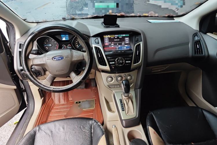 Used Ford Focus 2012 Sedan 1.6L Automatic Comfort Model Center Console