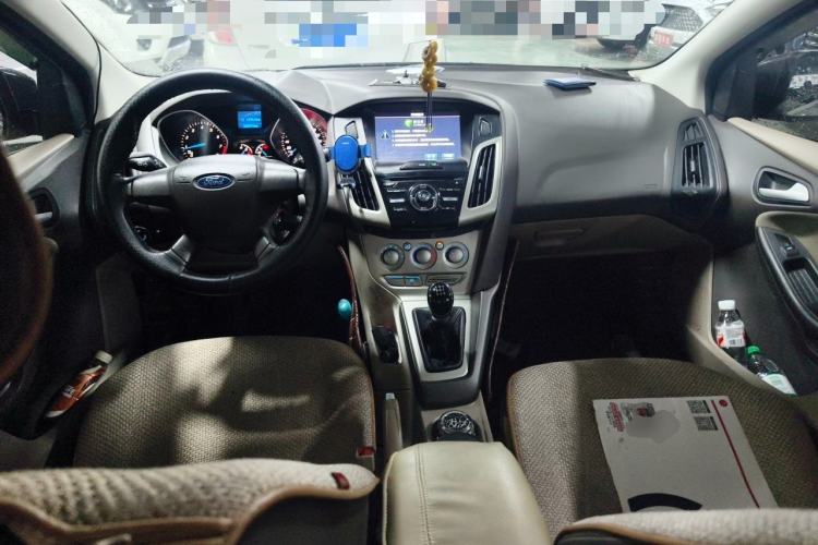 Used Ford Focus 2012 Sedan 1.6L Manual Comfort Model Center Console