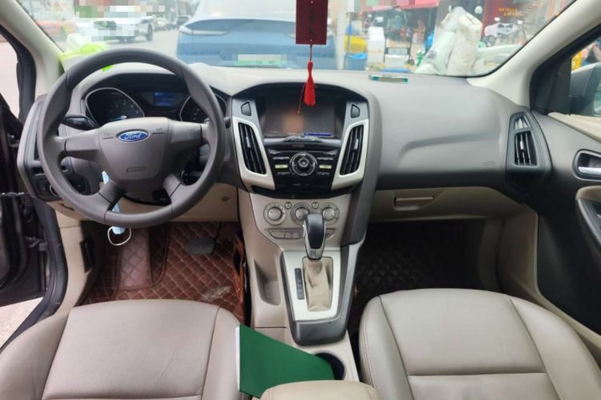 Used Ford Focus 2012 Sedan 1.6L Automatic Comfort Model Center Console