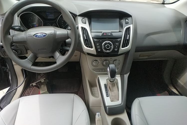 Used Ford Focus 2012 Sedan 1.6L Automatic Comfort Model Center Console
