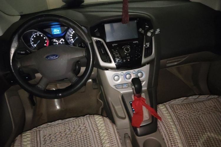 Used Ford Focus 2012 Sedan 1.6L Automatic Comfort Model Center Console