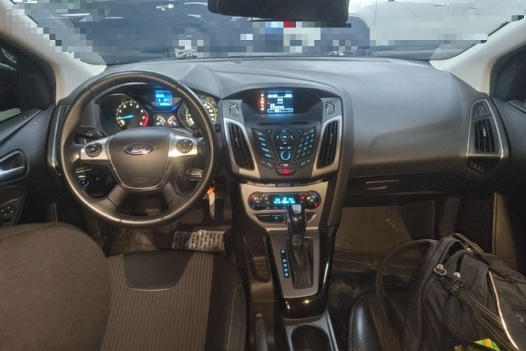 Used Ford Focus 2012 Sedan 1.6L Automatic Fashion Edition Center Console