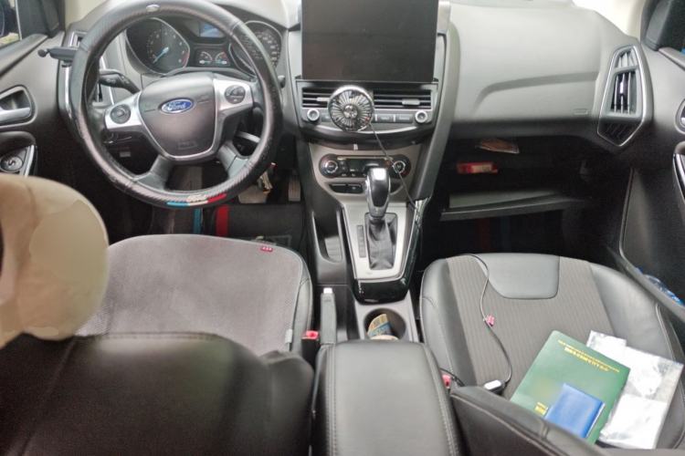Used Ford Focus 2012 Sedan 1.6L Automatic Fashion Edition Center Console