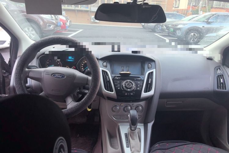 Used Ford Focus 2012 Sedan 1.6L Automatic Comfort Model Center Console