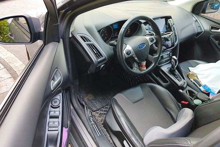 Used Ford Focus 2012 Sedan 1.6L Automatic Fashion Edition Driver Seat