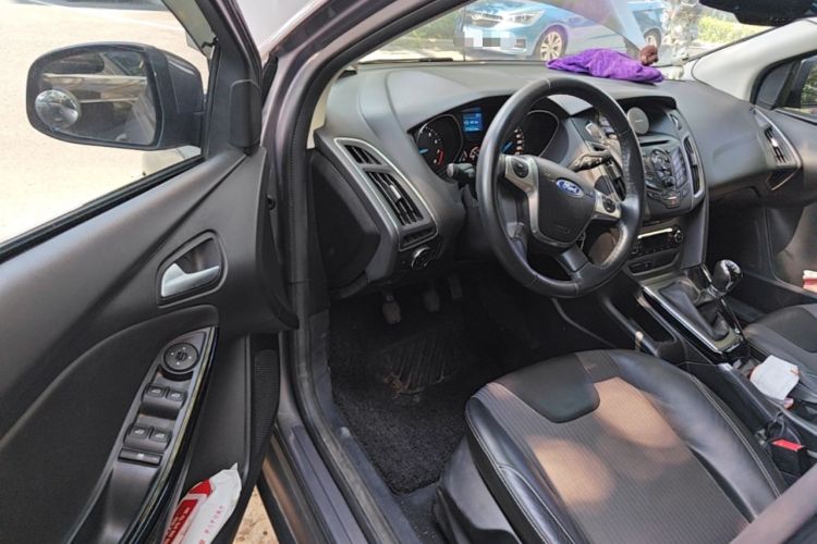 Used Ford Focus 2012 Sedan 1.6L Manual Fashion Edition Driver Seat