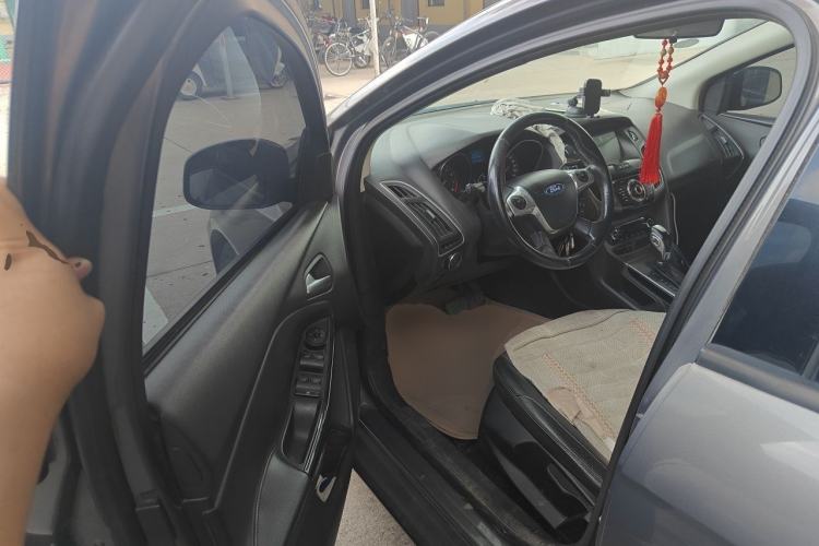 Used Ford Focus 2012 Sedan 1.6L Automatic Fashion Edition Driver Seat