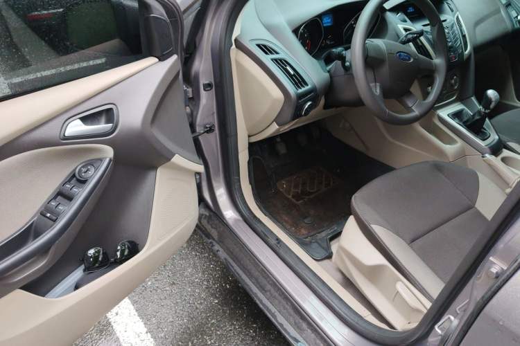 Used Ford Focus 2012 Sedan 1.6L Manual Comfort Model Driver Seat