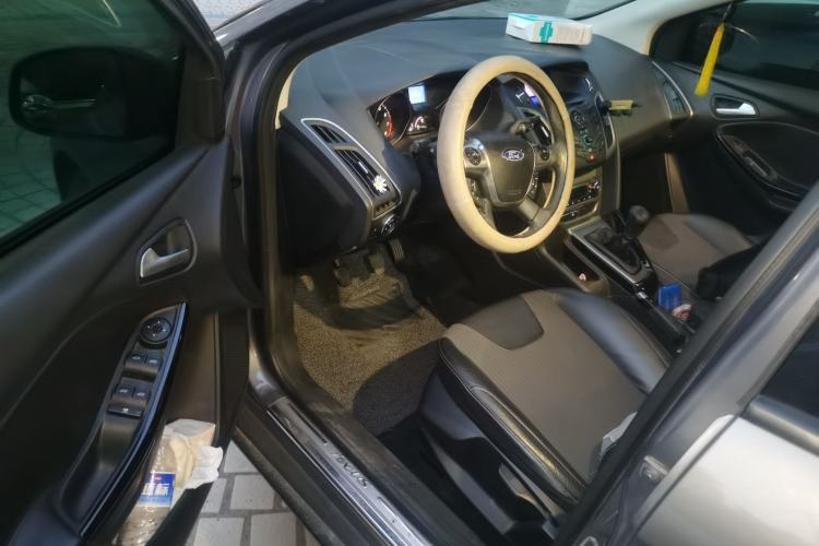 Used Ford Focus 2012 Sedan 1.6L Manual Fashion Edition Driver Seat