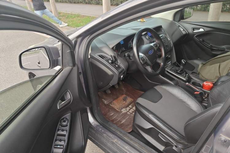Used Ford Focus 2012 Sedan 1.6L Manual Fashion Edition Driver Seat