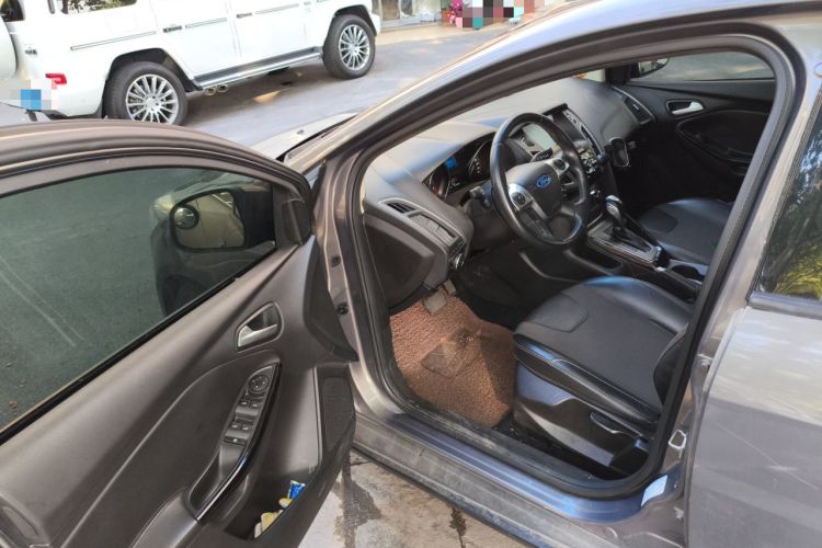 Used Ford Focus 2012 Sedan 1.6L Automatic Fashion Edition Driver Seat
