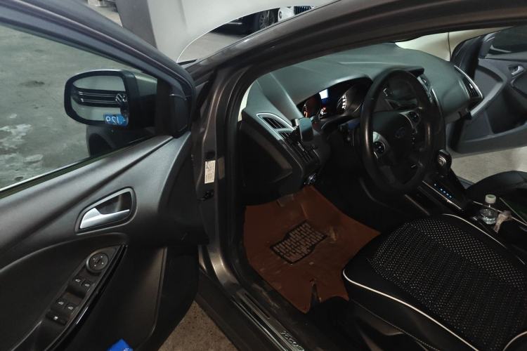Used Ford Focus 2012 Sedan 1.6L Automatic Fashion Edition Driver Seat