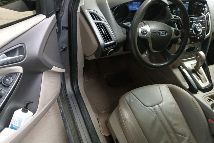 Used Ford Focus 2012 Sedan 2.0L Automatic Flagship Model Driver Seat