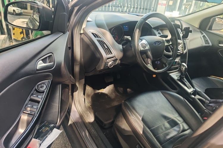 Used Ford Focus 2012 Sedan 1.6L Automatic Fashion Edition Driver Seat