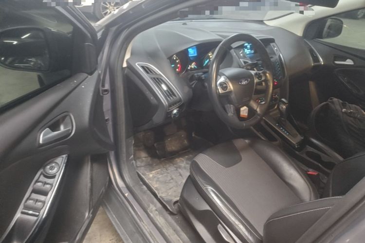 Used Ford Focus 2012 Sedan 1.6L Automatic Fashion Edition Driver Seat