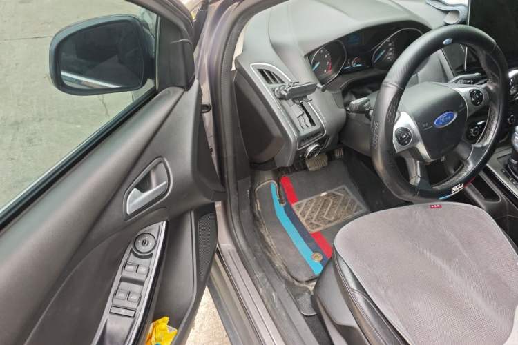 Used Ford Focus 2012 Sedan 1.6L Automatic Fashion Edition Driver Seat