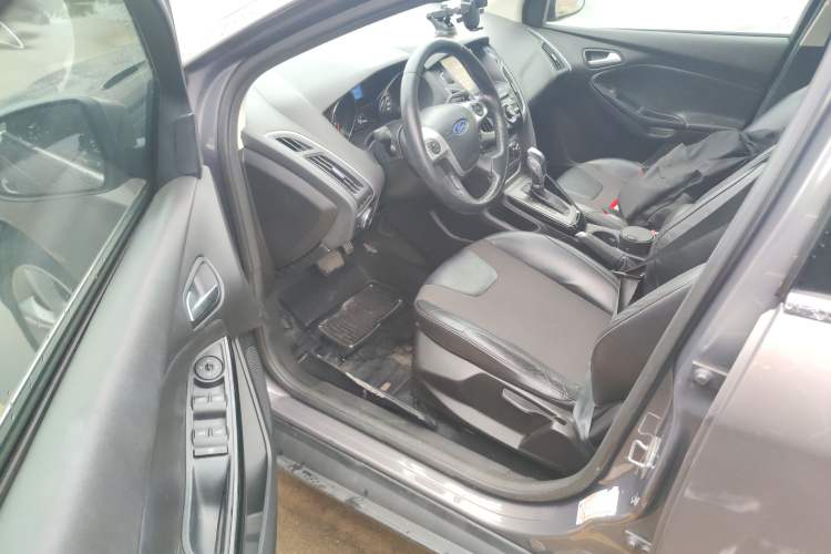 Used Ford Focus 2012 Sedan 1.6L Automatic Fashion Edition Driver Seat