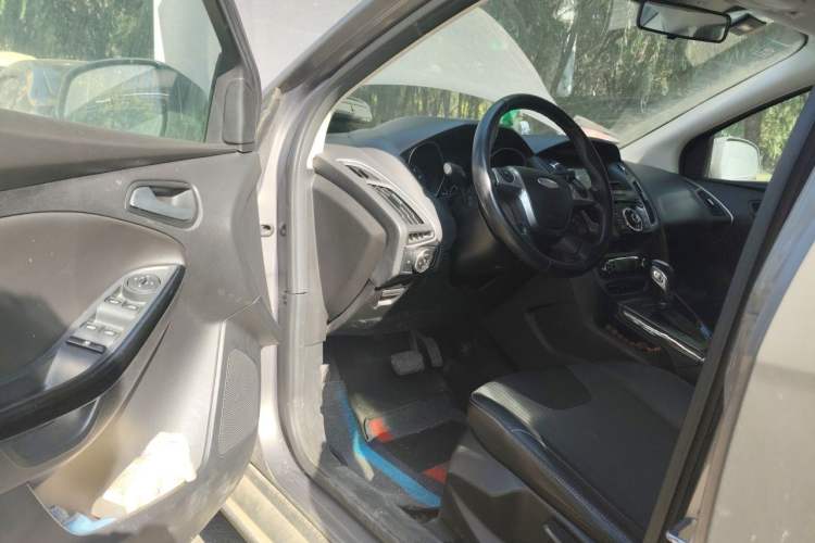 Used Ford Focus 2012 Sedan 1.6L Automatic Fashion Edition Driver Seat