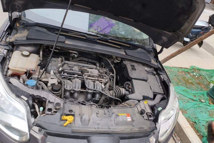 Used Ford Focus 2012 Sedan 1.6L Automatic Fashion Edition Engine Bay