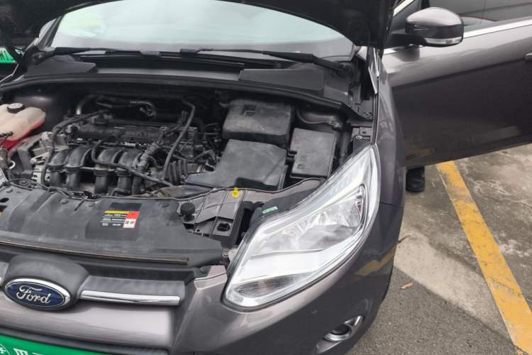 Used Ford Focus 2012 Sedan 1.6L Manual Fashion Edition Engine Bay Left