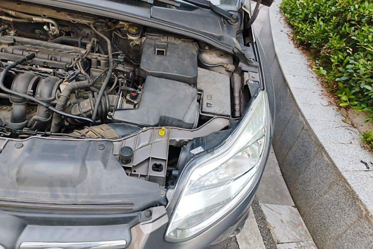 Used Ford Focus 2012 Sedan 1.6L Automatic Fashion Edition Engine Bay Left