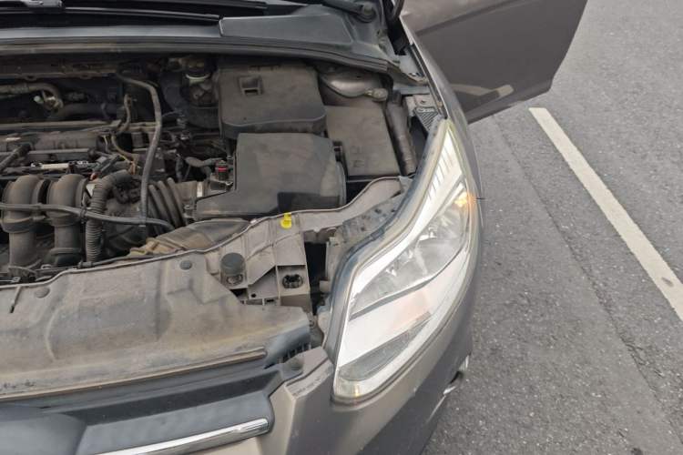 Used Ford Focus 2012 Sedan 1.6L Manual Fashion Edition Engine Bay Left