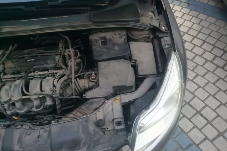 Used Ford Focus 2012 Sedan 1.6L Manual Fashion Edition Engine Bay Left