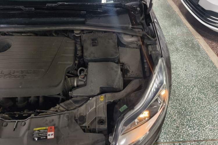 Used Ford Focus 2012 Sedan 1.6L Manual Comfort Model Engine Bay Left