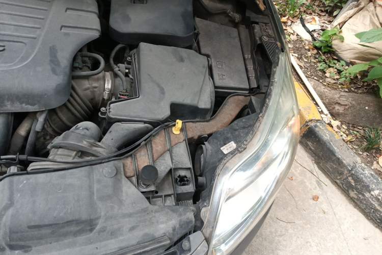 Used Ford Focus 2012 Sedan 2.0L Automatic Flagship Model Engine Bay Left