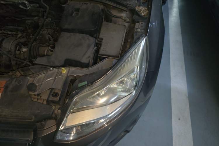 Used Ford Focus 2012 Sedan 1.6L Manual Comfort Model Engine Bay Left