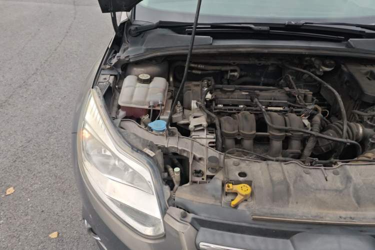 Used Ford Focus 2012 Sedan 1.6L Manual Fashion Edition Engine Bay Right