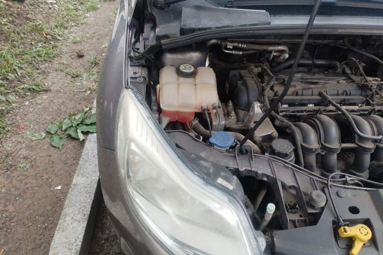 Used Ford Focus 2012 Sedan 1.6L Automatic Comfort Model Engine Bay Right